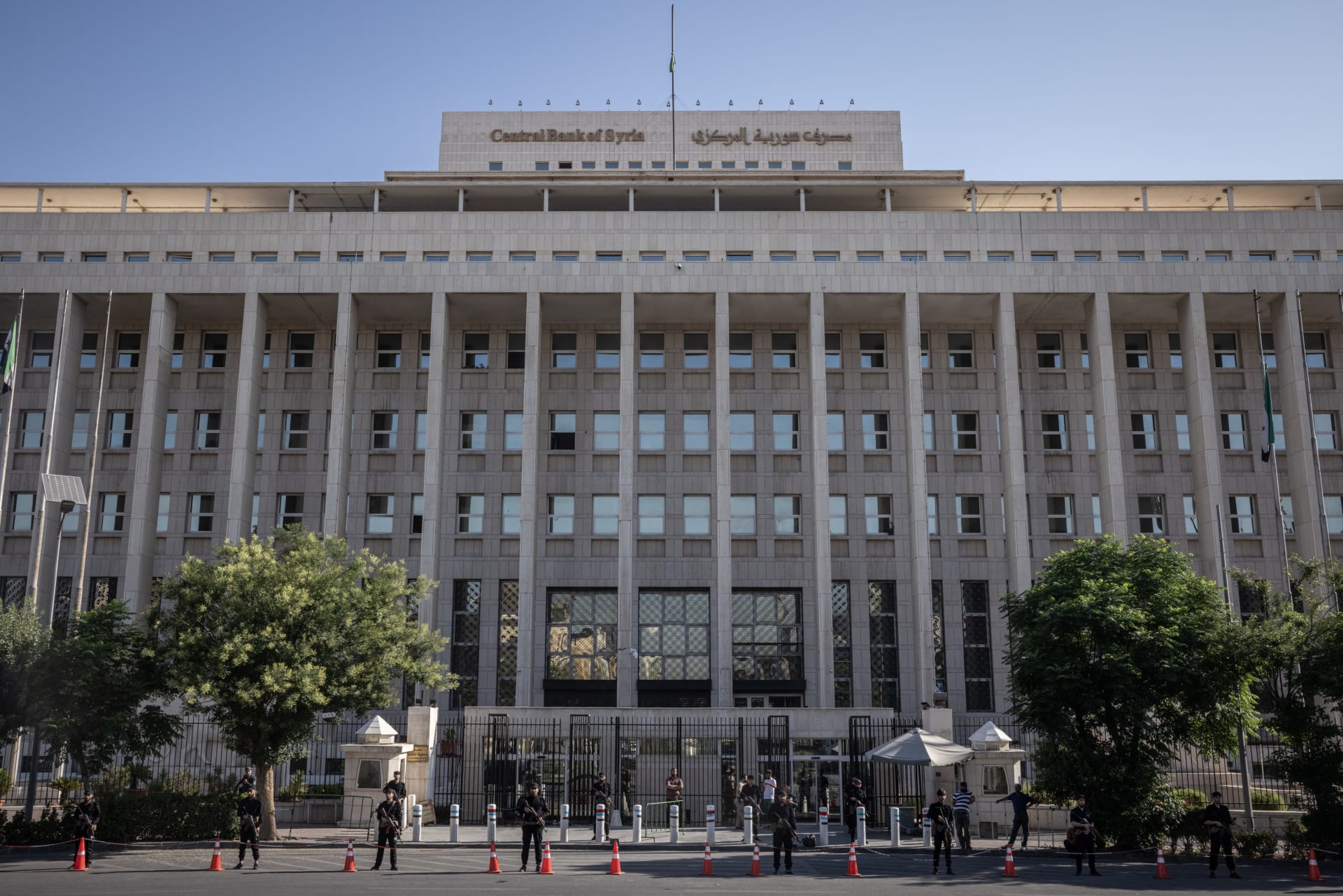 حاكم مصرف سوريا المركزي: إطلاق العملة الجديدة محطة سيادية ووطنية