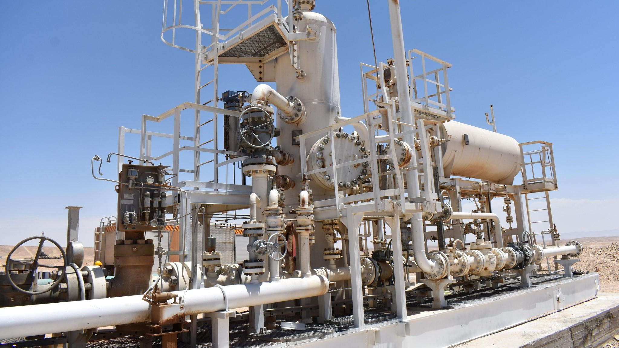 الغاز يعود إلى الواجهة… آمال بتحسن الكهرباء والصناعة