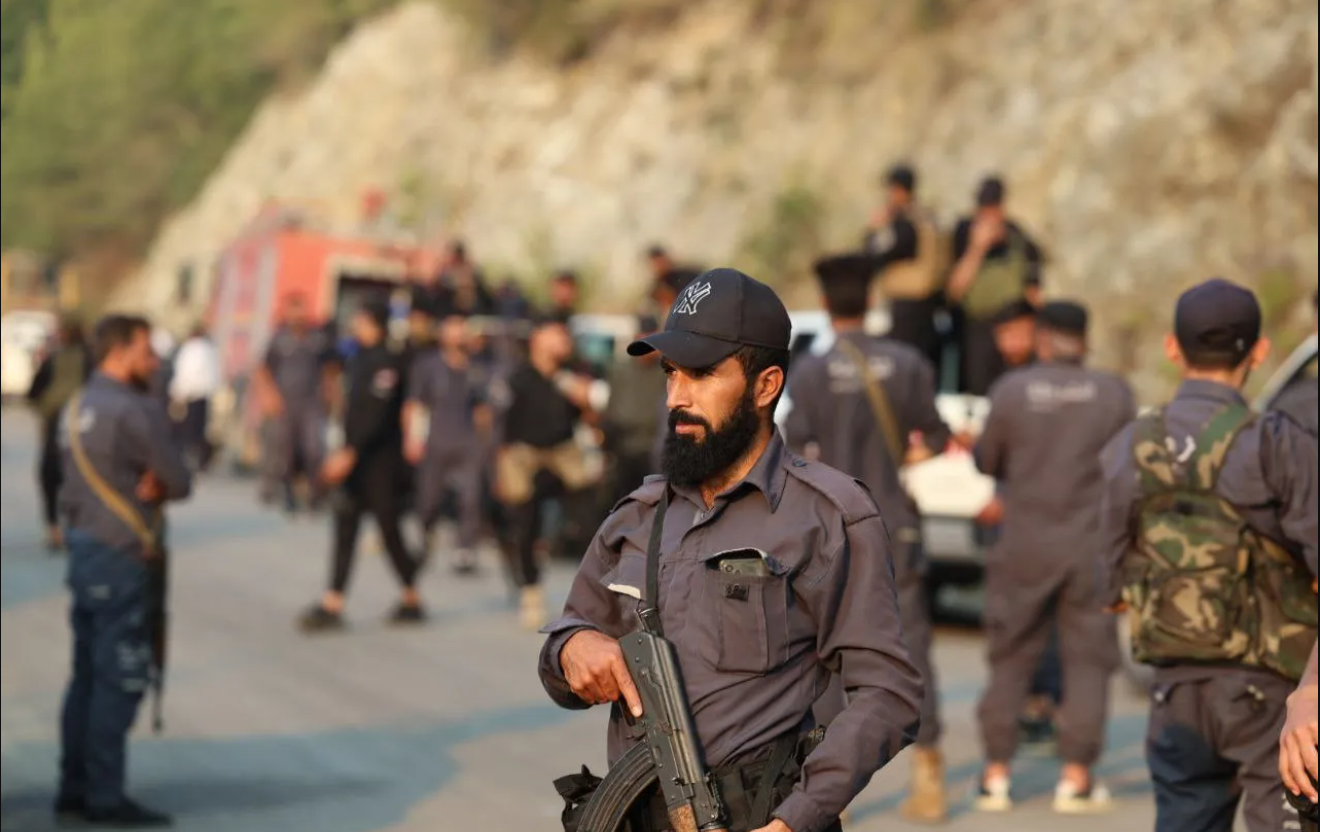 اعتقال 12 ضابطاً من النظام السابق قادمين من لبنان