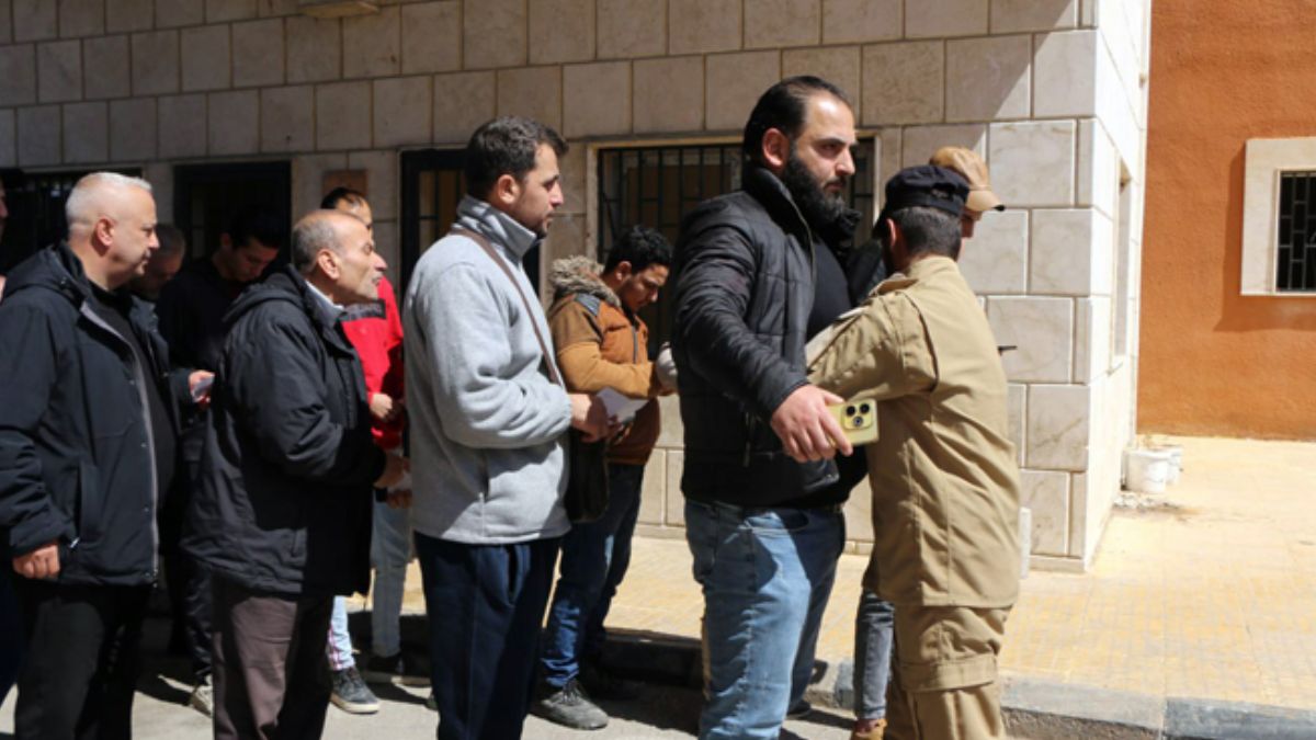 تطورات جديدة بملفي تسليم الهويات والموقوفين